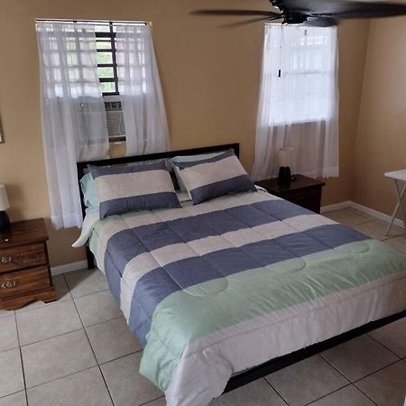 Cozy Vintage Waterfront Home With Fireplace And Kayaks Spring Hill Εξωτερικό φωτογραφία