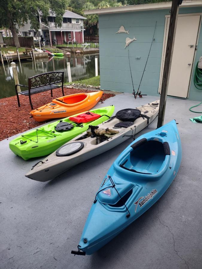 Cozy Vintage Waterfront Home With Fireplace And Kayaks Spring Hill Εξωτερικό φωτογραφία