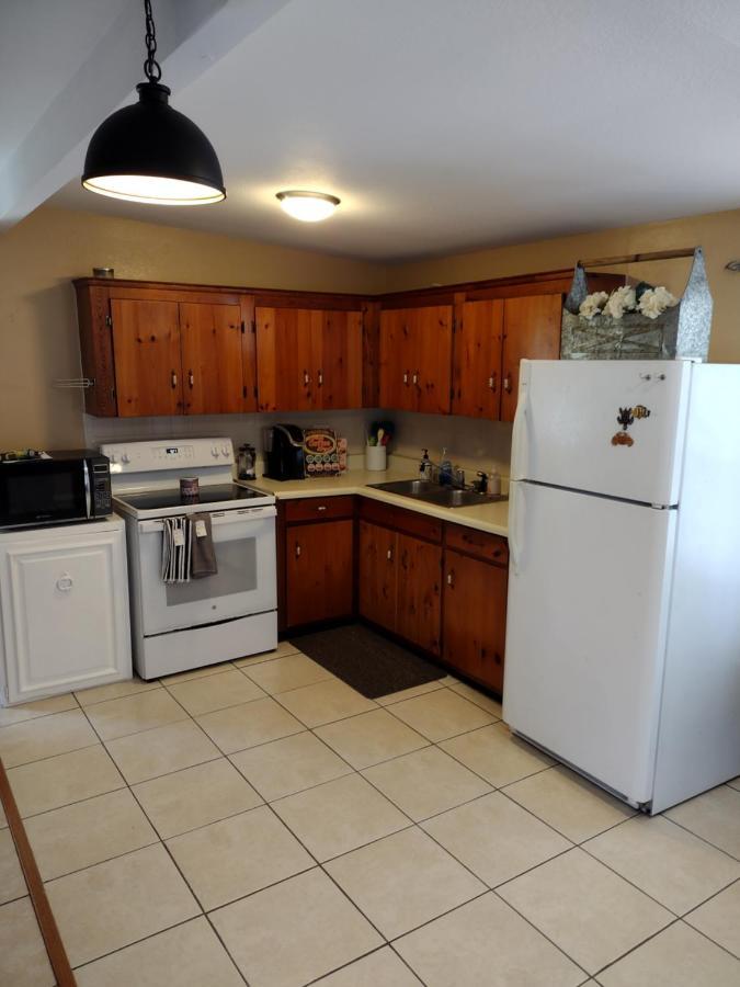 Cozy Vintage Waterfront Home With Fireplace And Kayaks Spring Hill Εξωτερικό φωτογραφία