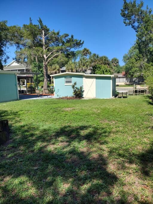 Cozy Vintage Waterfront Home With Fireplace And Kayaks Spring Hill Εξωτερικό φωτογραφία