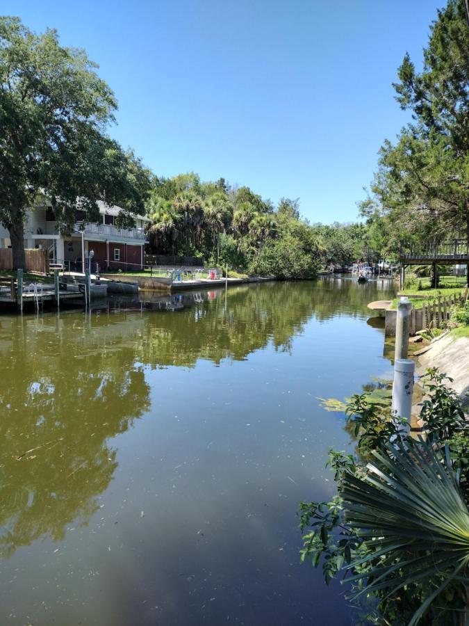 Cozy Vintage Waterfront Home With Fireplace And Kayaks Spring Hill Εξωτερικό φωτογραφία